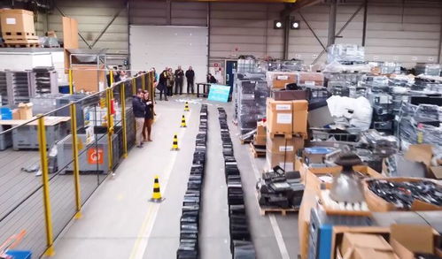 比利時(shí)技術(shù)團(tuán)隊(duì)用752臺(tái)筆記本電腦制作多米諾骨牌破紀(jì)錄，凸顯計(jì)算機(jī)房維護(hù)服務(wù)的重要性